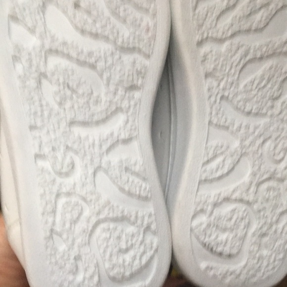 Shoes - Picture 4 of 4